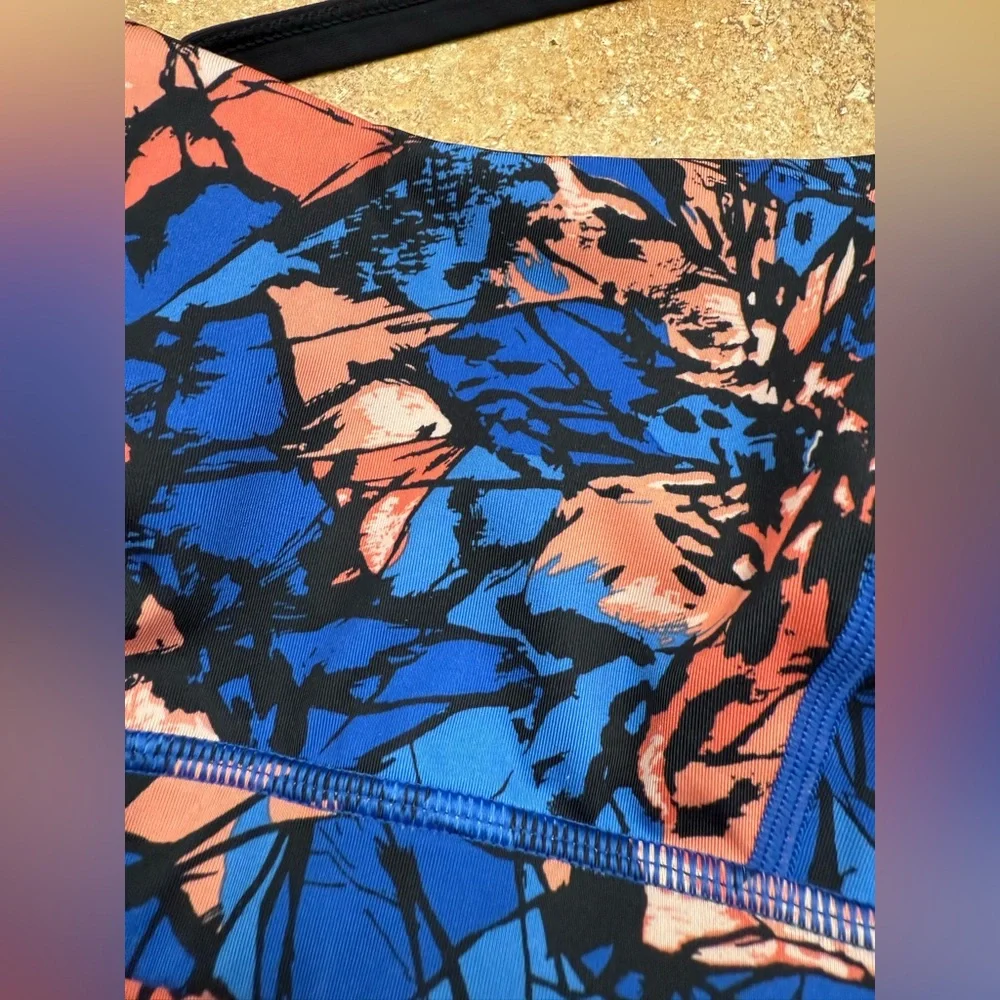 Lululemon Free to Be Bra Size 8 – Abstract Blue/Coral Print, Supportive Cups - Picture 7 of 9